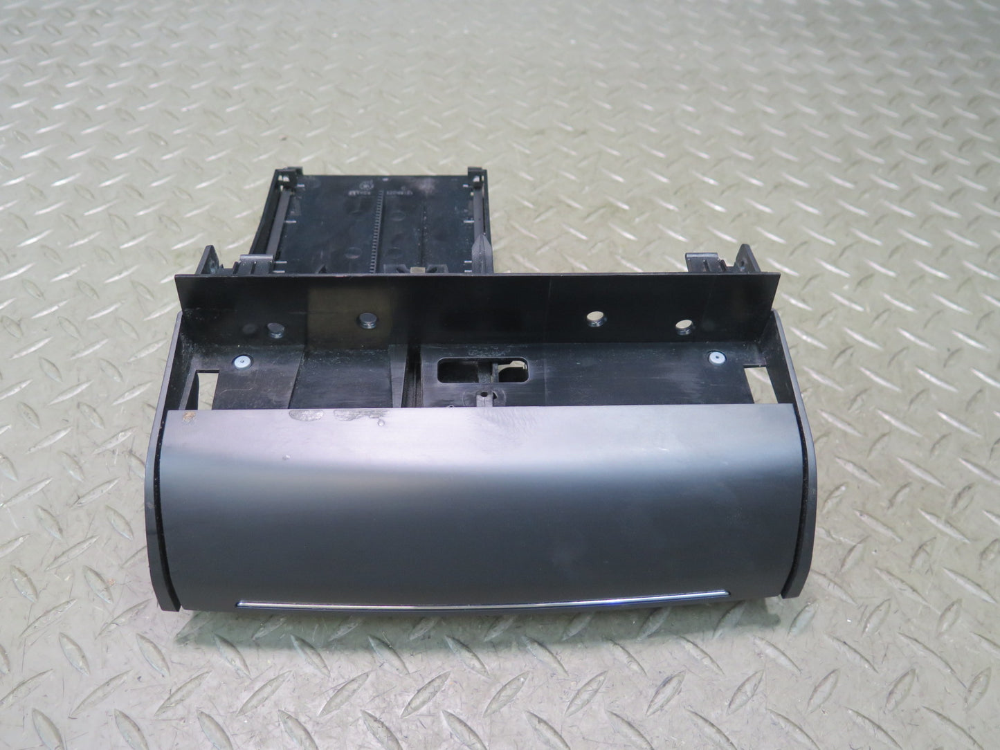 2014-2020 Maserati Ghibli M157 Center Dash AUX USB Storage Compartment Tray