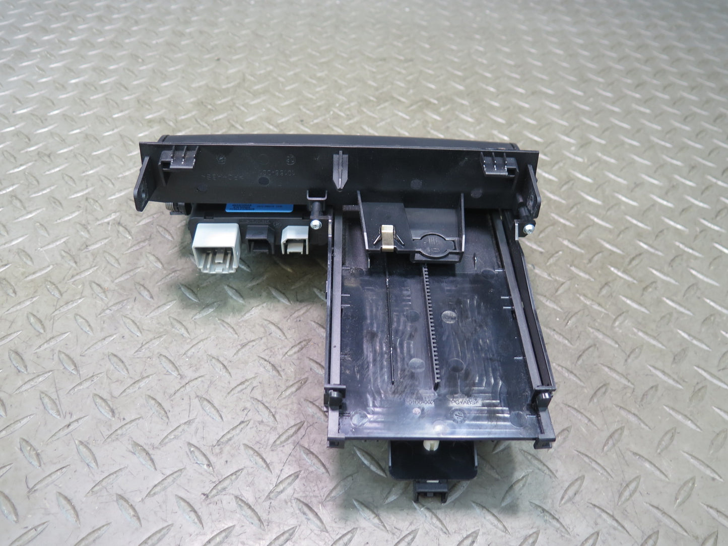 2014-2020 Maserati Ghibli M157 Center Dash AUX USB Storage Compartment Tray