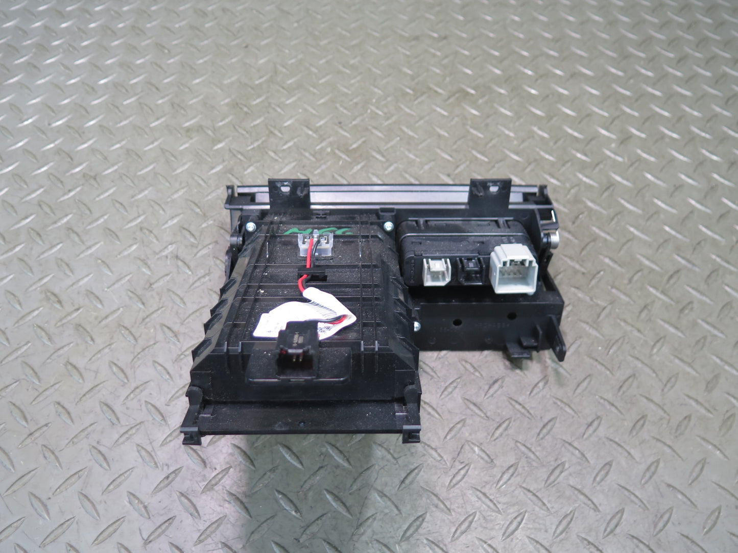 2014-2020 Maserati Ghibli M157 Center Dash AUX USB Storage Compartment Tray