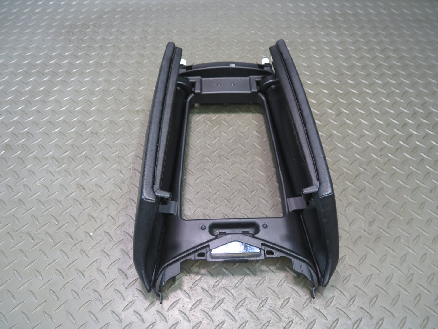 2014-2017 Maserati Ghibli M157 Center Console Armrest Cover Lid Black