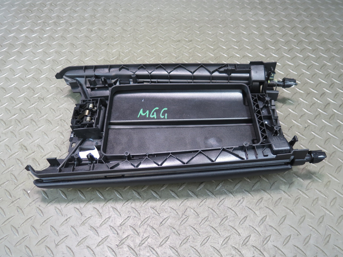 2014-2017 Maserati Ghibli M157 Center Console Armrest Cover Lid Black