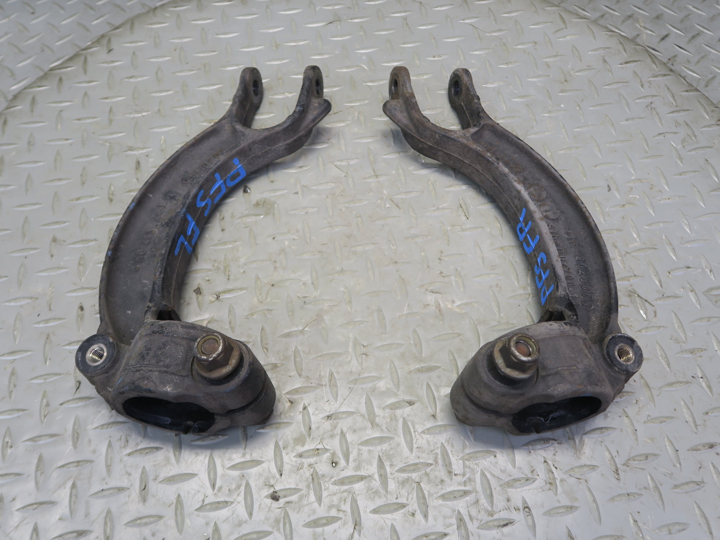 13-15 Audi RS5 8F7 Set of 2 Front Left & Right Suspension Shock Fork Mount OEM