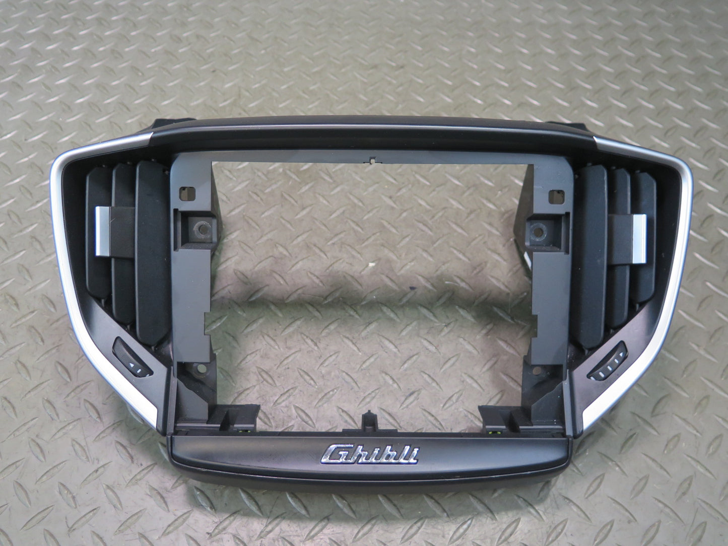 14-20 Maserati Ghibli M157 Center Dash Display Bezel Frame Air Vent Grille Trim