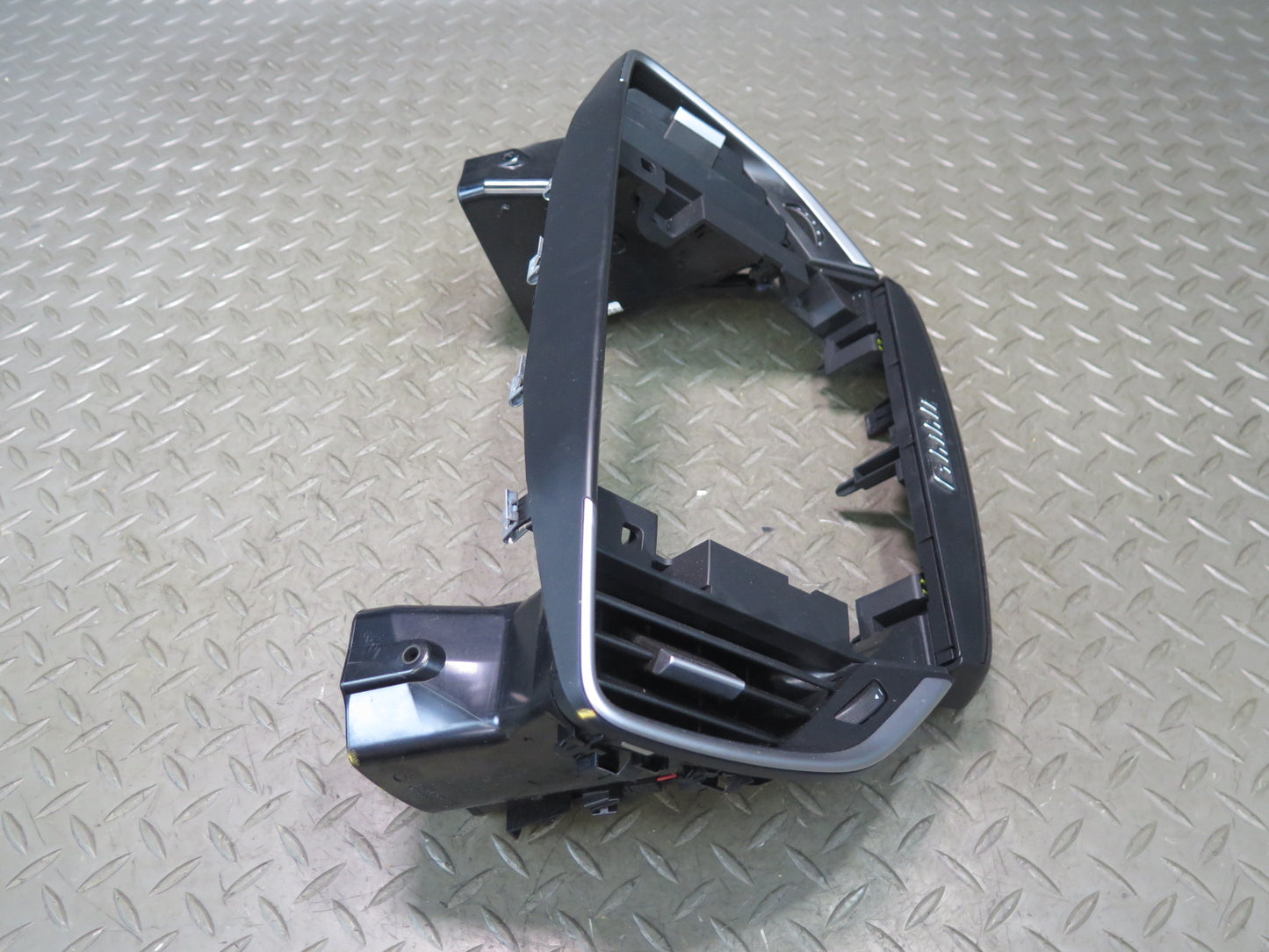 14-20 Maserati Ghibli M157 Center Dash Display Bezel Frame Air Vent Grille Trim