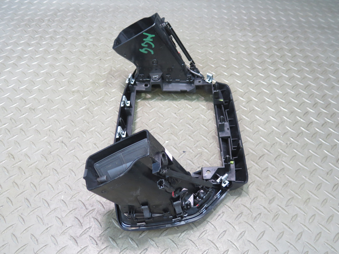 14-20 Maserati Ghibli M157 Center Dash Display Bezel Frame Air Vent Grille Trim