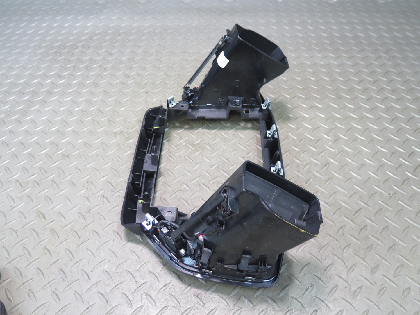 14-20 Maserati Ghibli M157 Center Dash Display Bezel Frame Air Vent Grille Trim