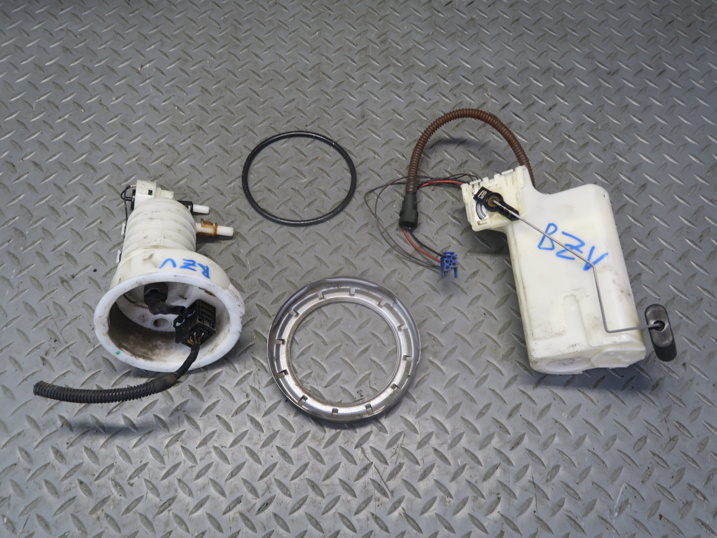04-05 BMW E85 Z4 M54 Fuel Pump Level Sensor Sending Unit Set 66K Miles OEM