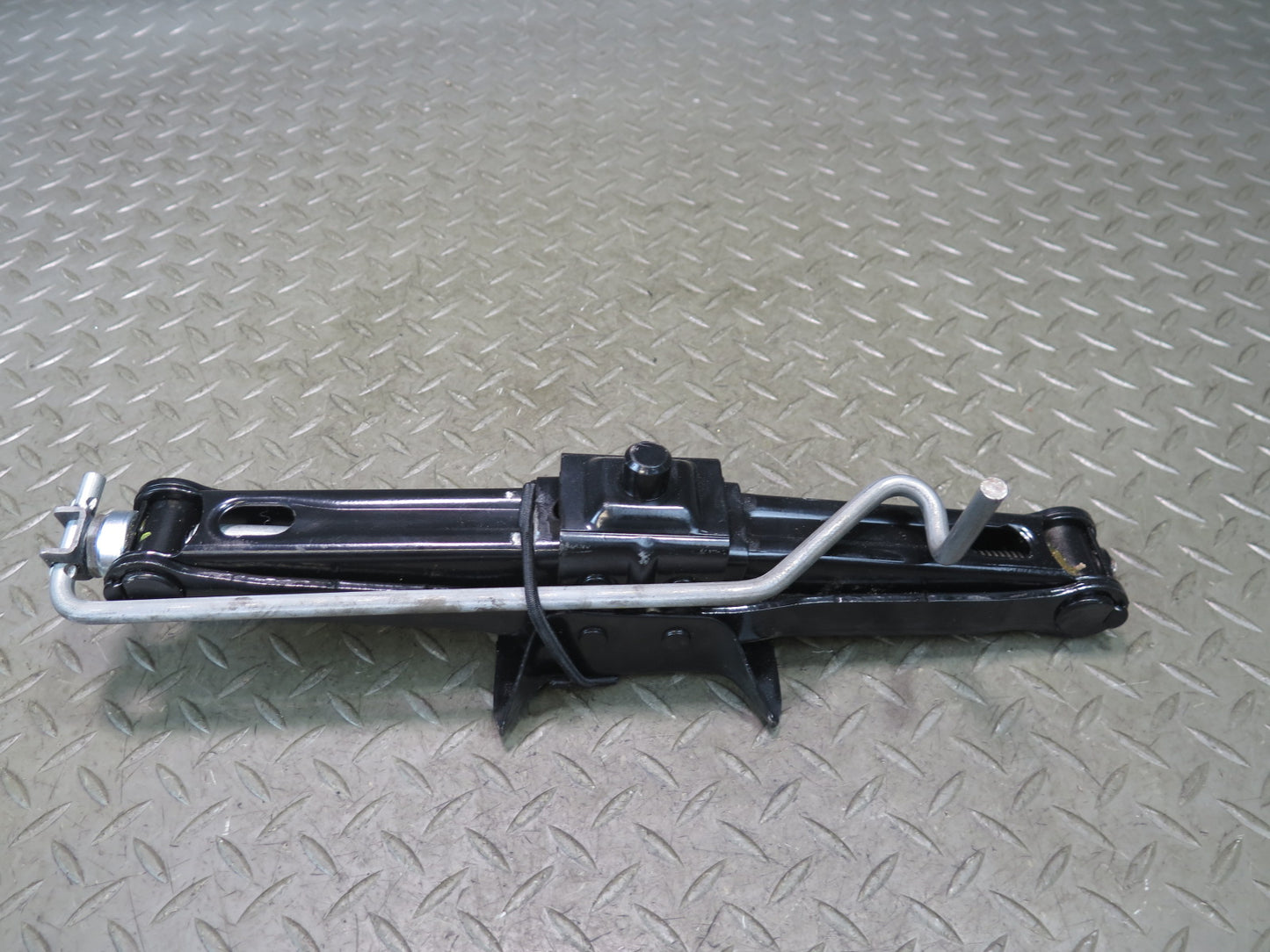 2014-2020 Maserati Ghibli M157 Rear Emergency Spare Tire Jack Tool