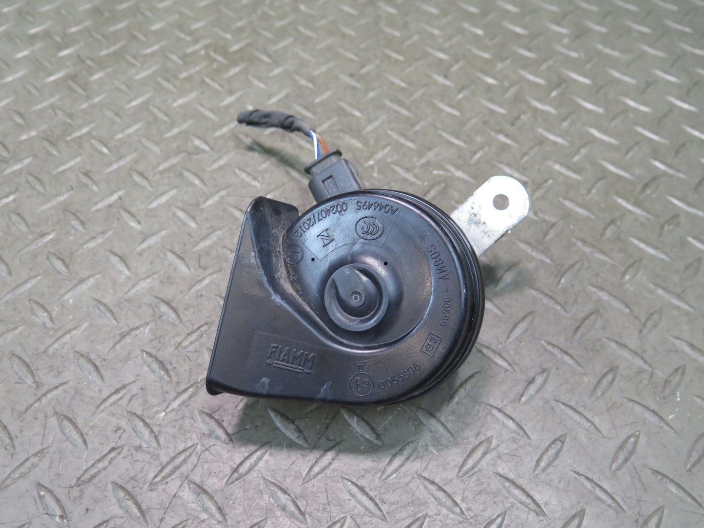 12-15 Mercedes W166 Ml-class Set of 2 High & Low Tone Note Pitch Horn Signal OEM