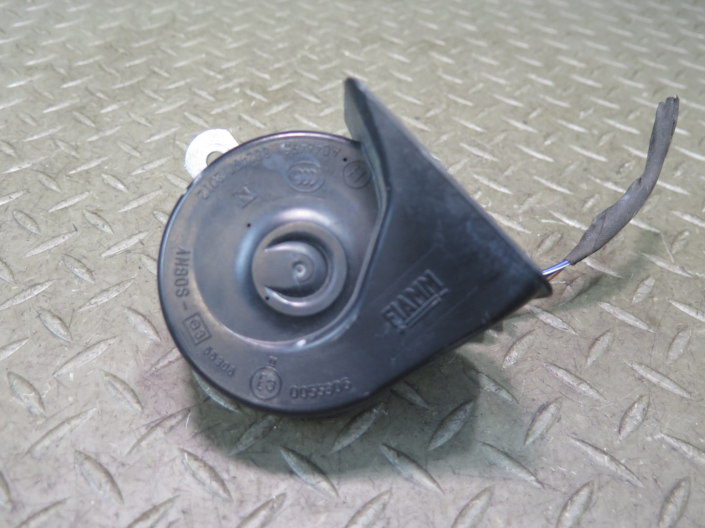 12-15 Mercedes W166 Ml-class Set of 2 High & Low Tone Note Pitch Horn Signal OEM
