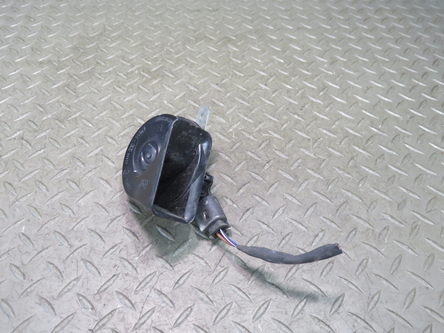 12-15 Mercedes W166 Ml-class Set of 2 High & Low Tone Note Pitch Horn Signal OEM