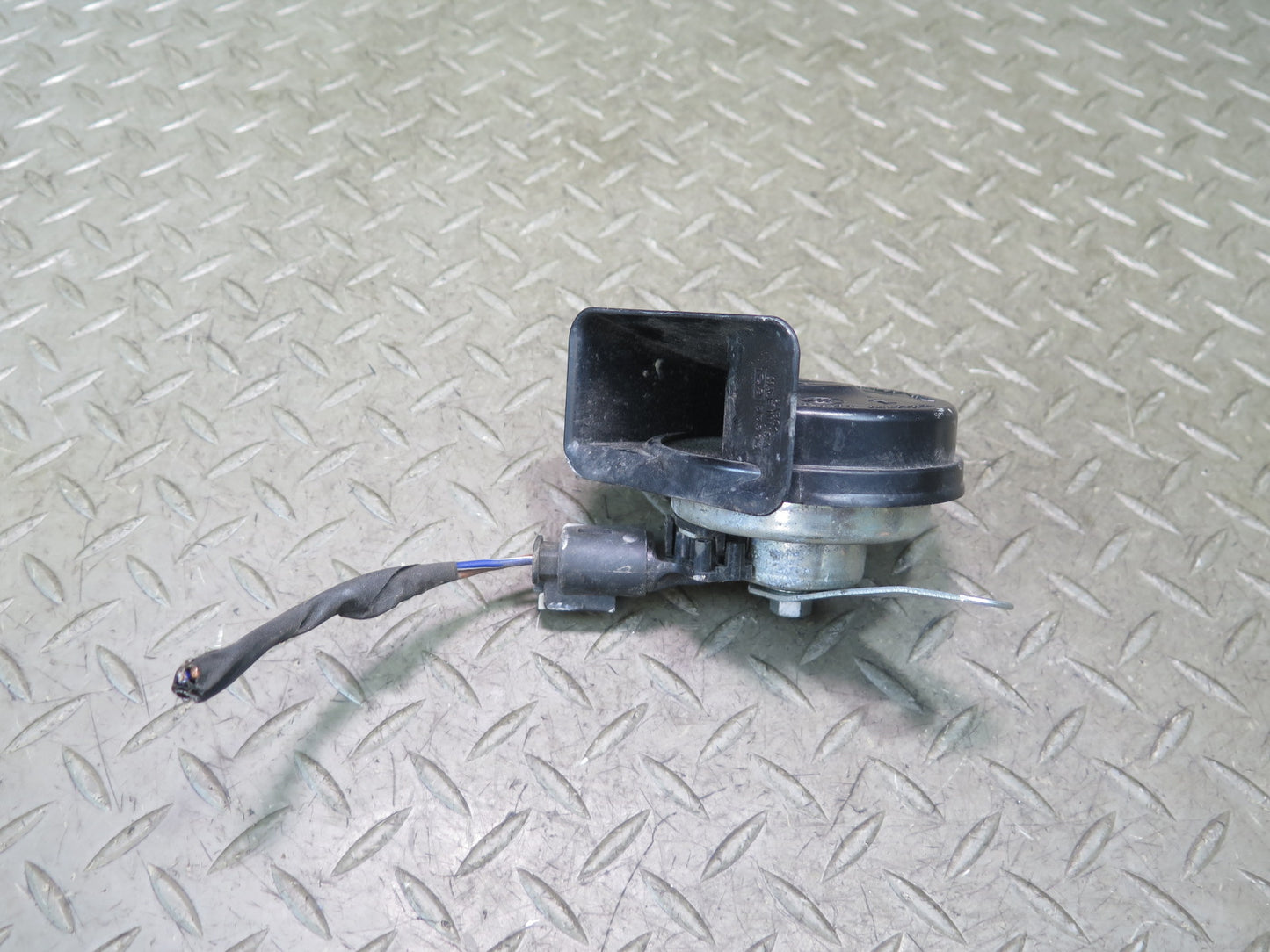 12-15 Mercedes W166 Ml-class Set of 2 High & Low Tone Note Pitch Horn Signal OEM
