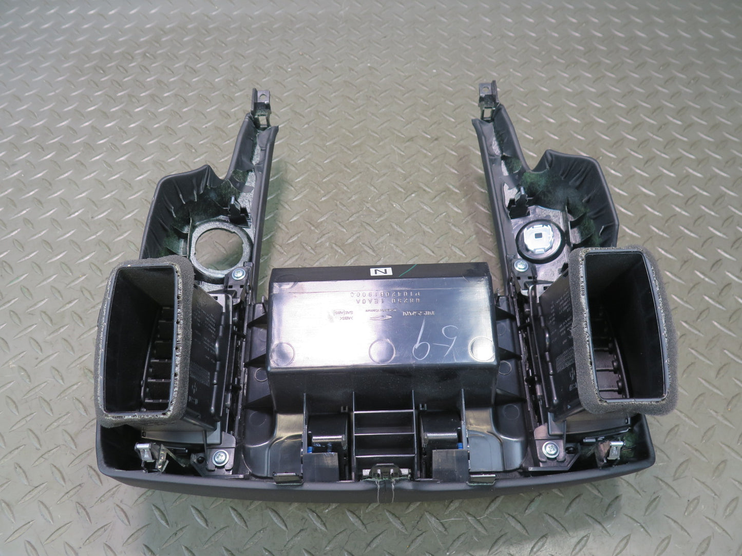 09-20 Nissan Z34 370Z Dash Center Air Vent Storage Box Trim 68250-1EA0A OEM