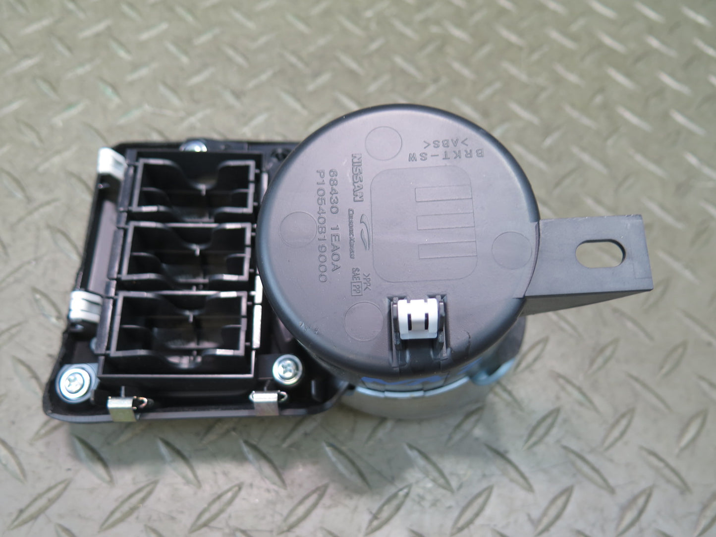 09-20 Nissan Z34 370Z Center Console CUP Holder 68430-1EA0A OEM