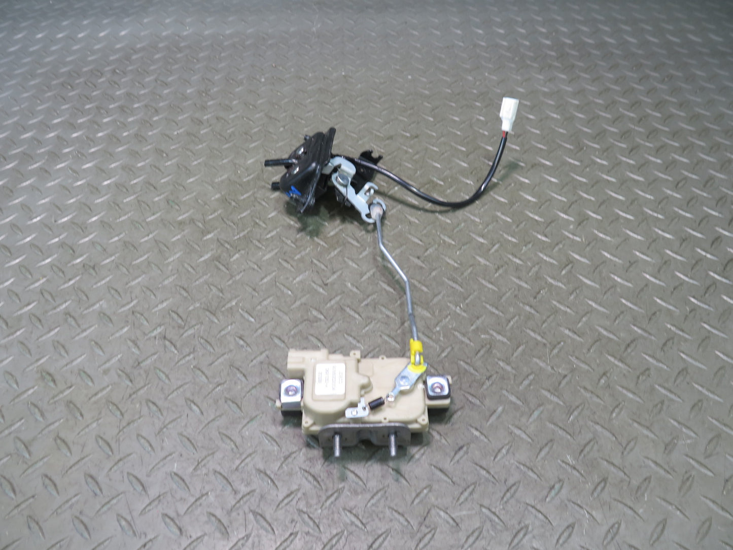 09-20 Nissan Z34 370Z Coupe Rear Trunk Lid Lock Latch Actuator OEM