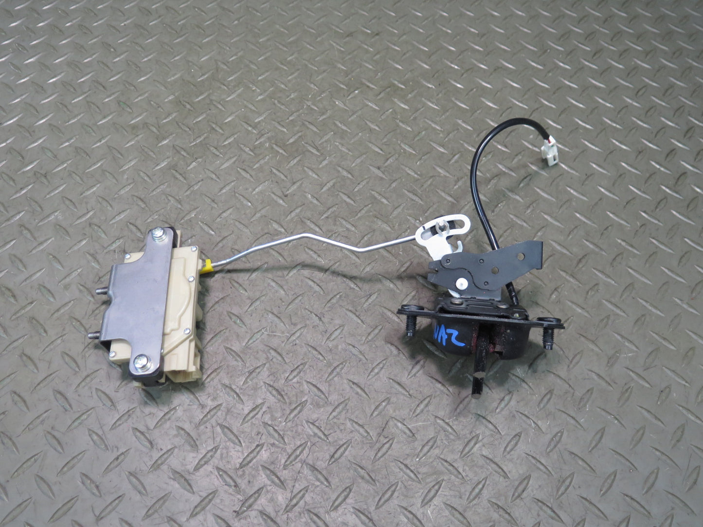 09-20 Nissan Z34 370Z Coupe Rear Trunk Lid Lock Latch Actuator OEM