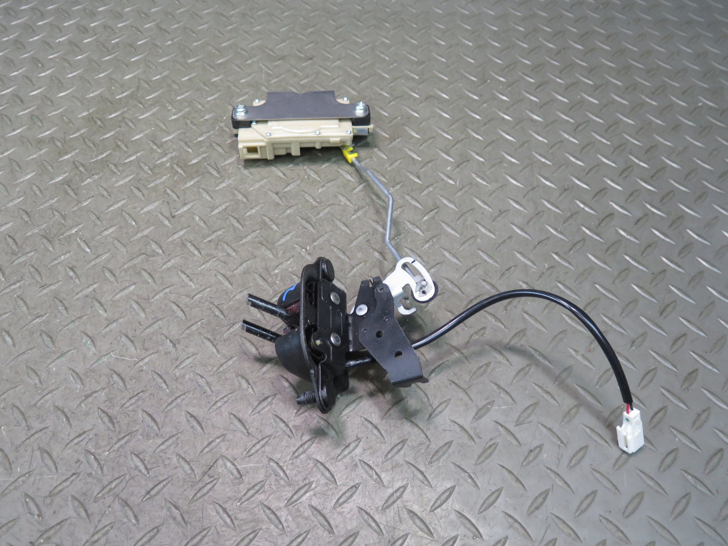 09-20 Nissan Z34 370Z Coupe Rear Trunk Lid Lock Latch Actuator OEM
