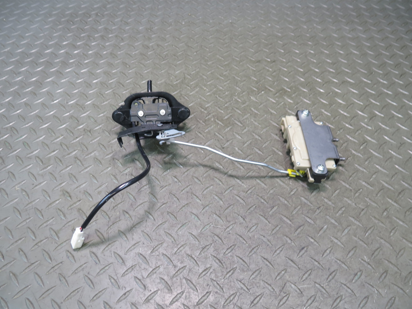 09-20 Nissan Z34 370Z Coupe Rear Trunk Lid Lock Latch Actuator OEM