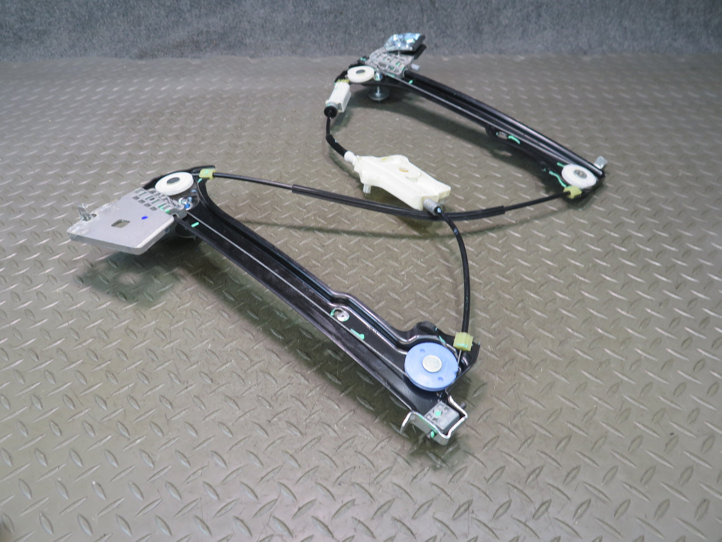 09-20 Nissan 370Z Z34 Left Door Window Regulator NO Motor OEM