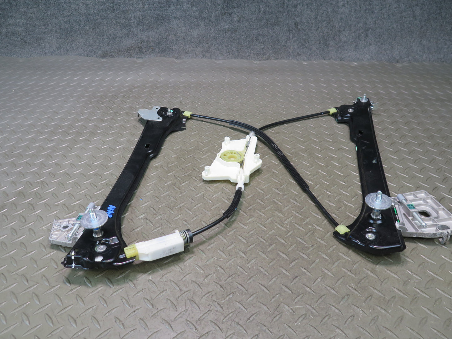 09-20 Nissan 370Z Z34 Right Door Window Regulator NO Motor OEM