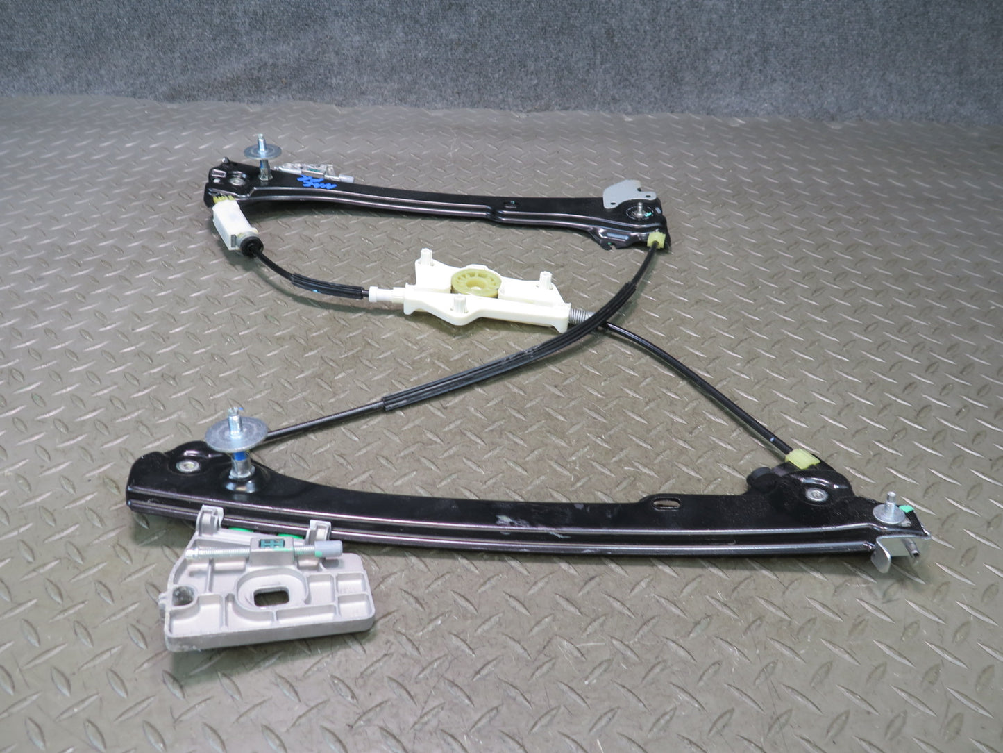 09-20 Nissan 370Z Z34 Right Door Window Regulator NO Motor OEM