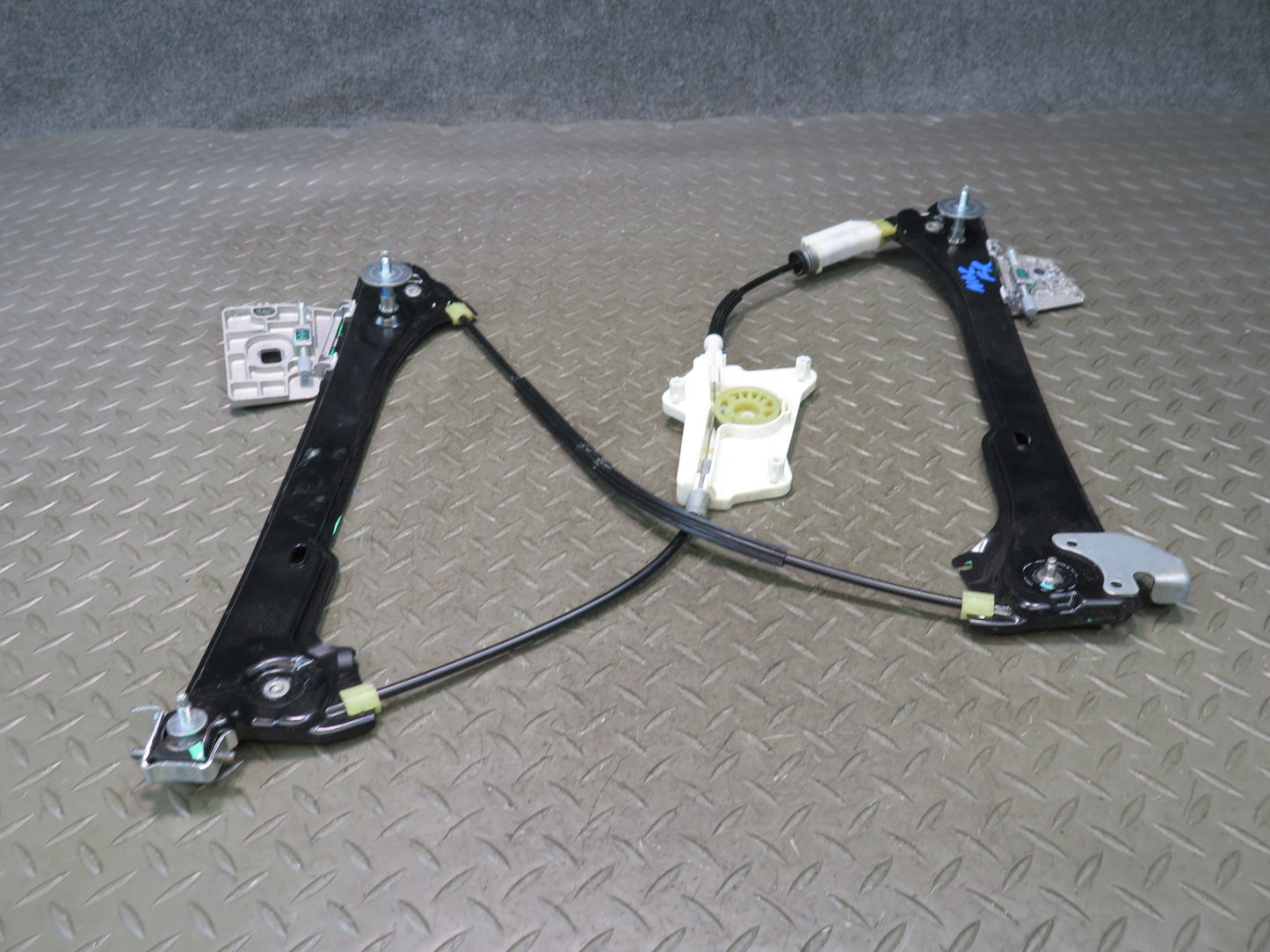 09-20 Nissan 370Z Z34 Right Door Window Regulator NO Motor OEM