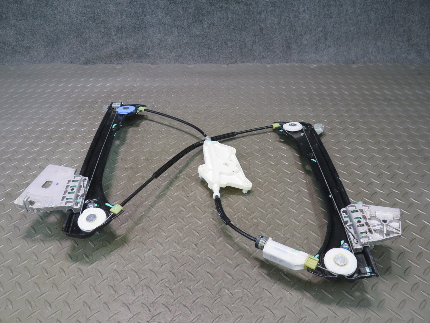 09-20 Nissan 370Z Z34 Right Door Window Regulator NO Motor OEM