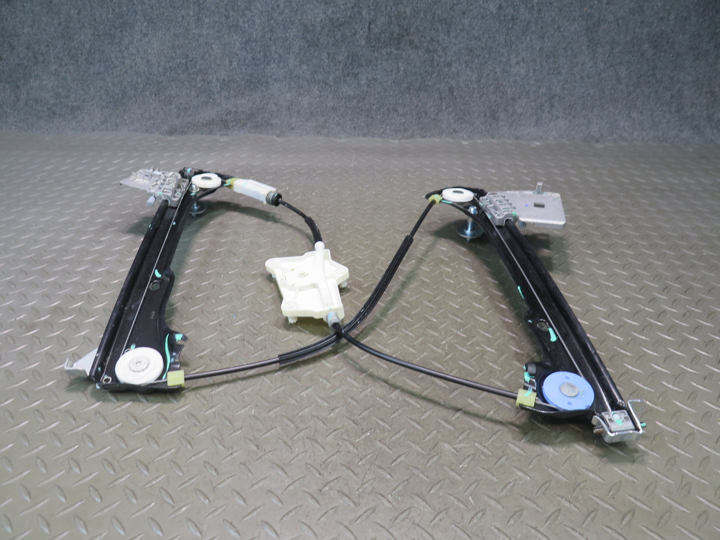 09-20 Nissan 370Z Z34 Right Door Window Regulator NO Motor OEM
