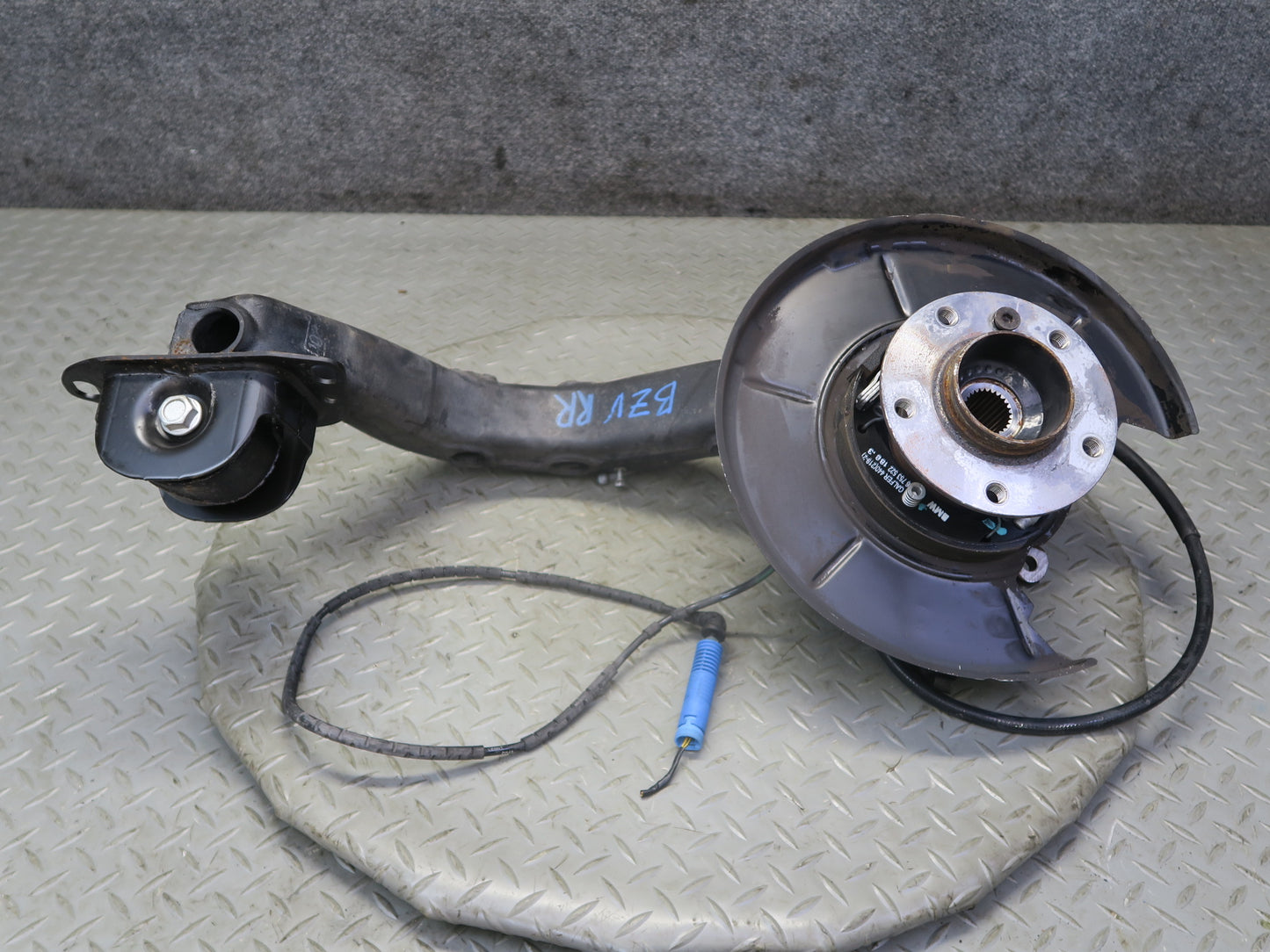 03-08 BMW E85 Z4 RWD Rear Right Spindle Knuckle Trailing Arm Hub Bearing 66K OEM