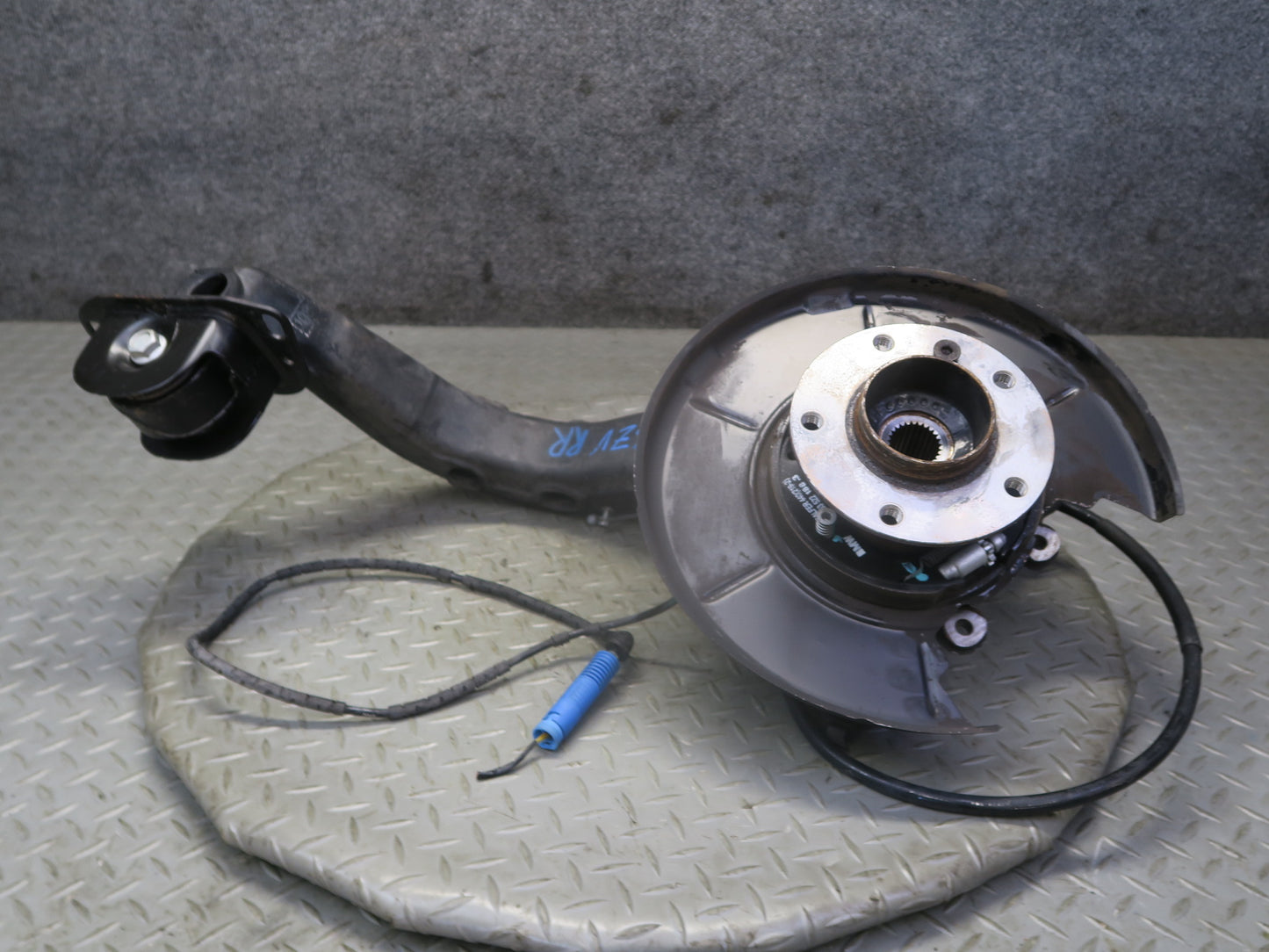 03-08 BMW E85 Z4 RWD Rear Right Spindle Knuckle Trailing Arm Hub Bearing 66K OEM