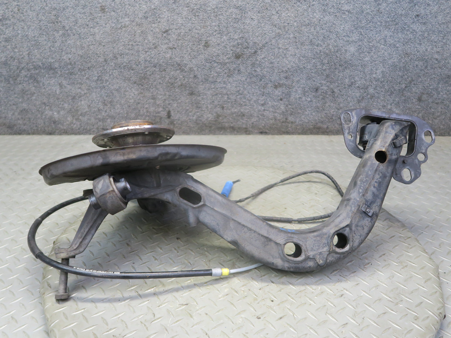 03-08 BMW E85 Z4 RWD Rear Right Spindle Knuckle Trailing Arm Hub Bearing 66K OEM