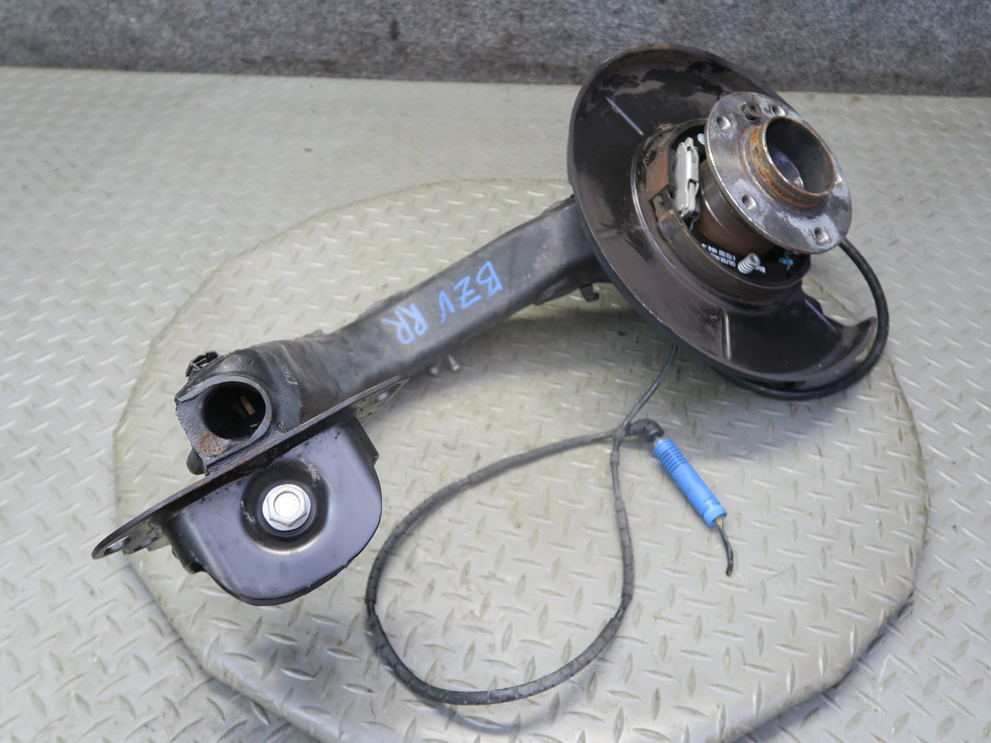 03-08 BMW E85 Z4 RWD Rear Right Spindle Knuckle Trailing Arm Hub Bearing 66K OEM