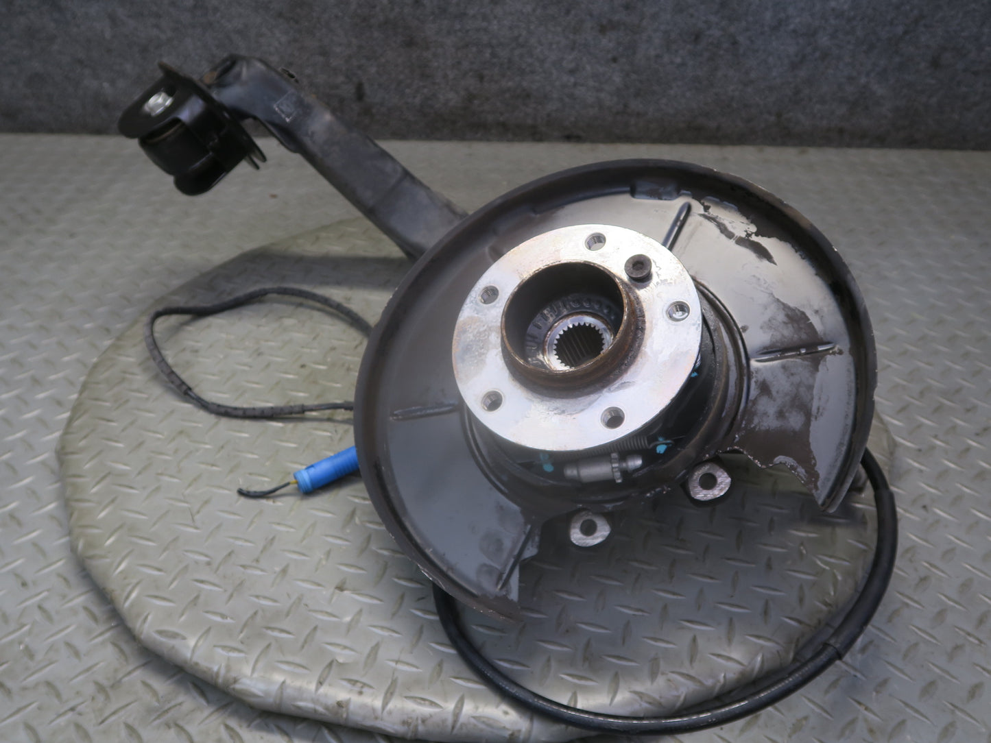 03-08 BMW E85 Z4 RWD Rear Right Spindle Knuckle Trailing Arm Hub Bearing 66K OEM