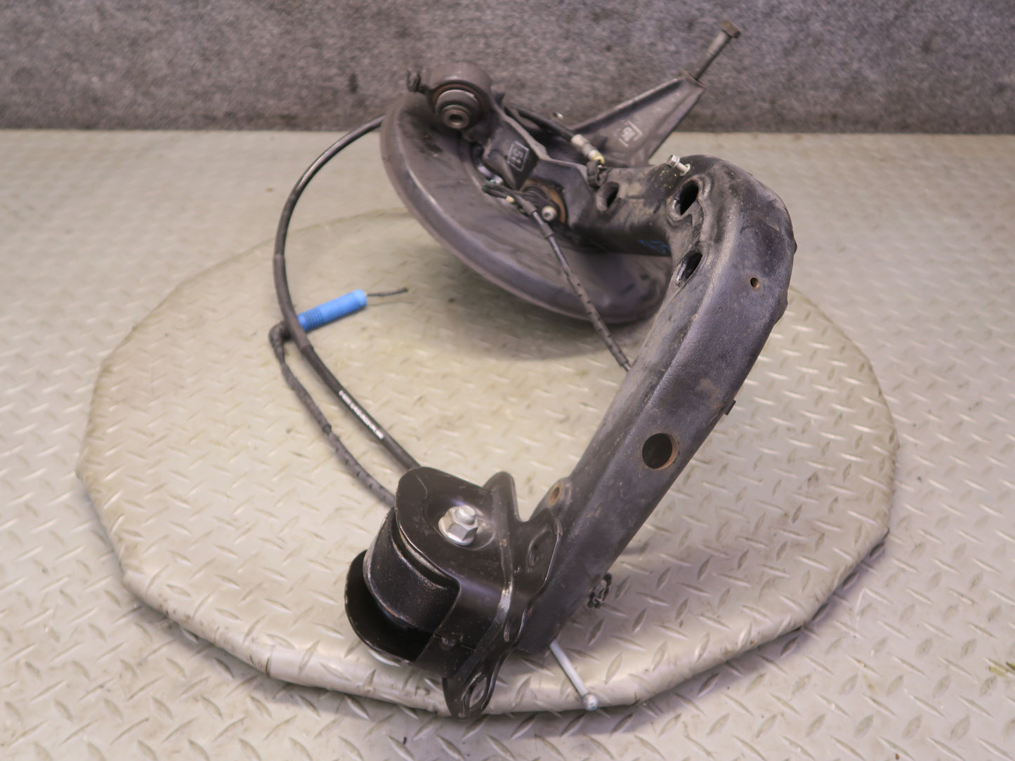 03-08 BMW E85 Z4 RWD Rear Right Spindle Knuckle Trailing Arm Hub Bearing 66K OEM