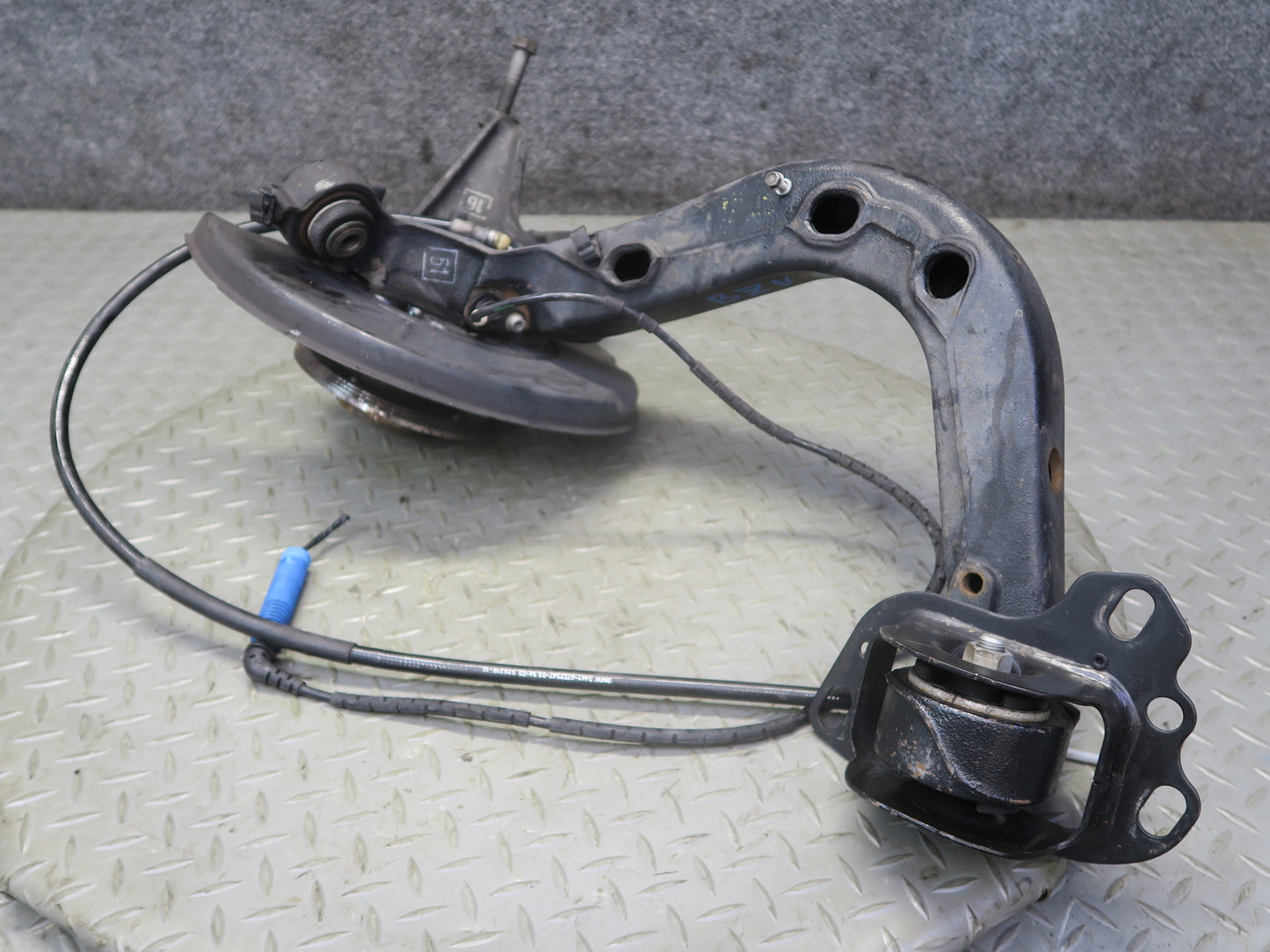 03-08 BMW E85 Z4 RWD Rear Right Spindle Knuckle Trailing Arm Hub Bearing 66K OEM