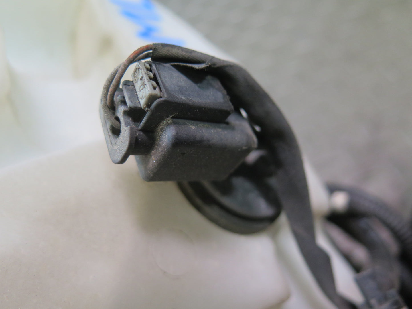 12-15 Mercedes W166 ML Windshield Washer Fluid Reservoir Tank w Neck & Pump OEM