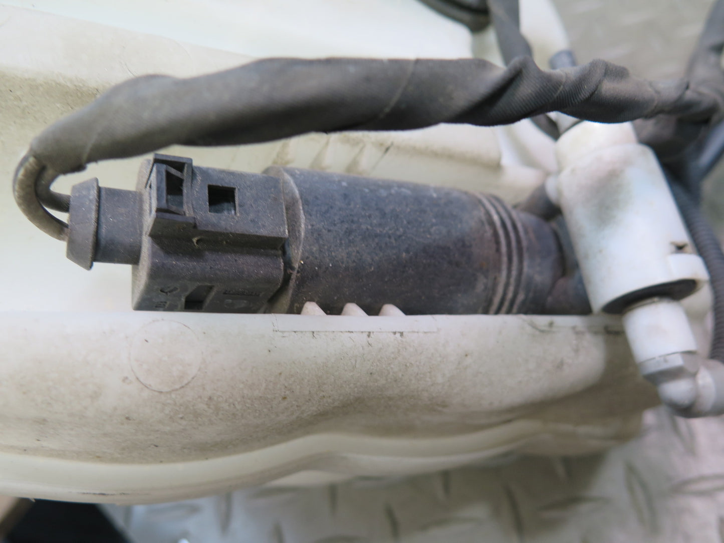 12-15 Mercedes W166 ML Windshield Washer Fluid Reservoir Tank w Neck & Pump OEM