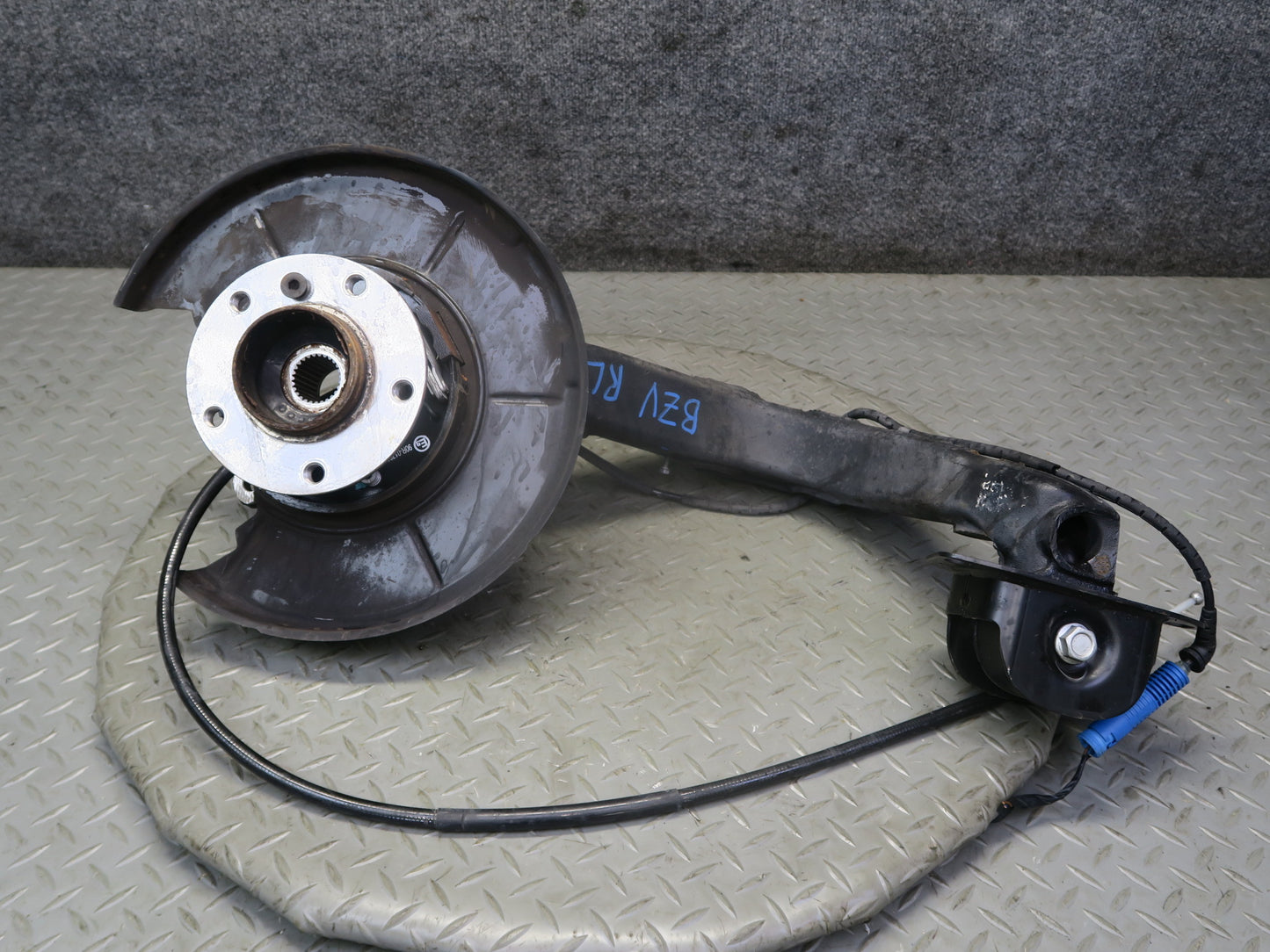 03-08 BMW E85 Z4 RWD Rear Left Spindle Knuckle Trailing Arm Hub Bearing 66K OEM