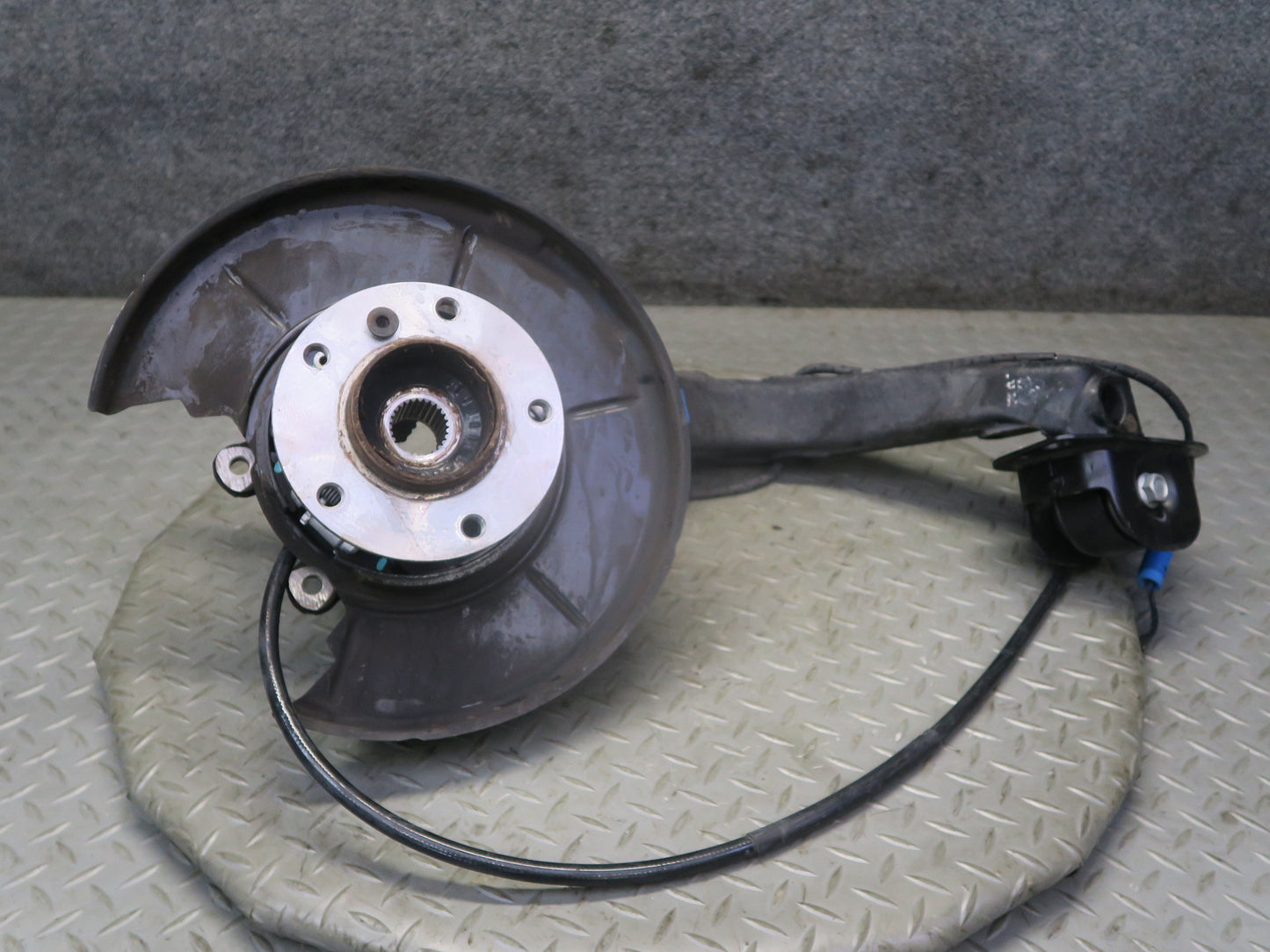 03-08 BMW E85 Z4 RWD Rear Left Spindle Knuckle Trailing Arm Hub Bearing 66K OEM