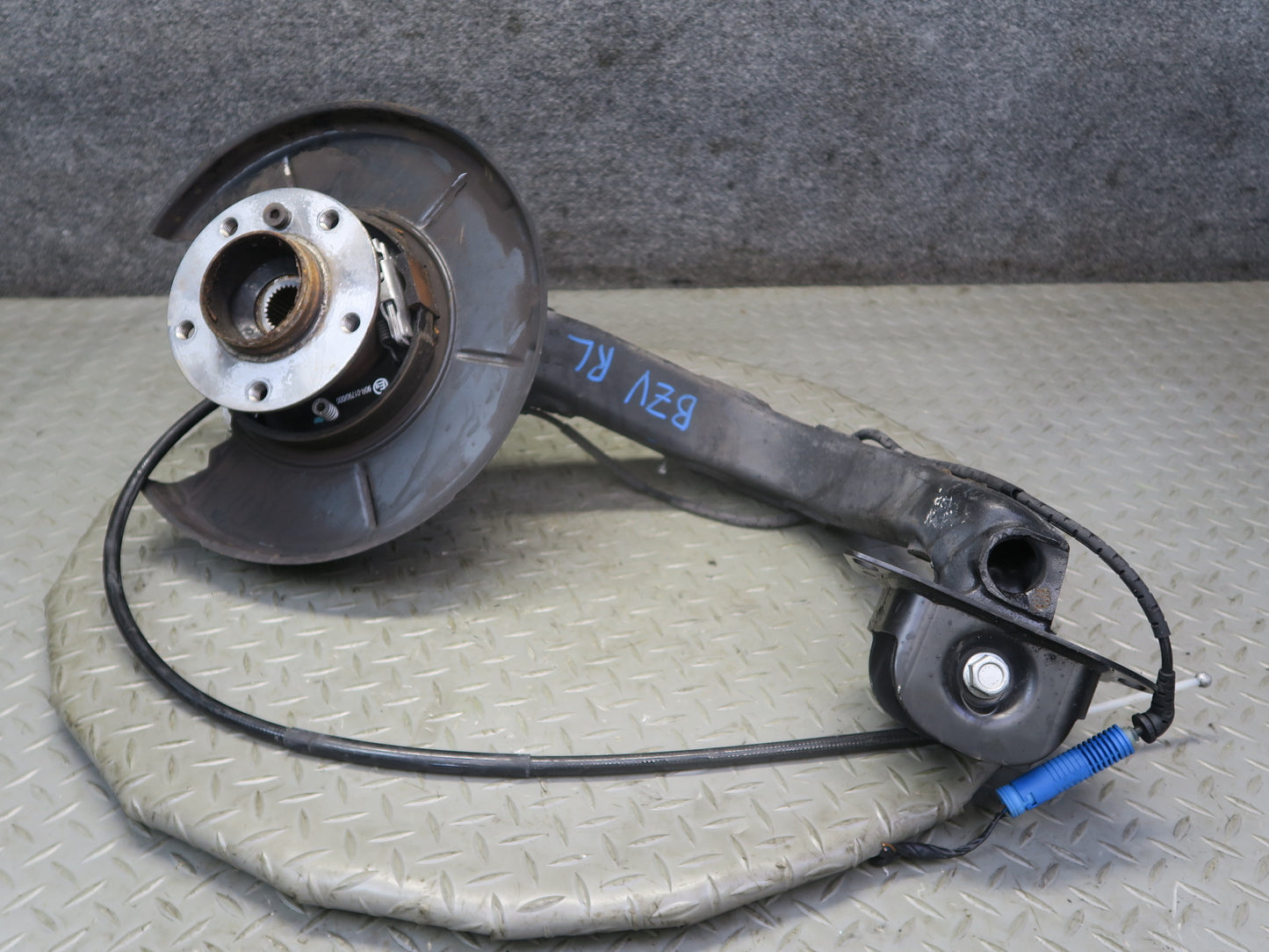 03-08 BMW E85 Z4 RWD Rear Left Spindle Knuckle Trailing Arm Hub Bearing 66K OEM