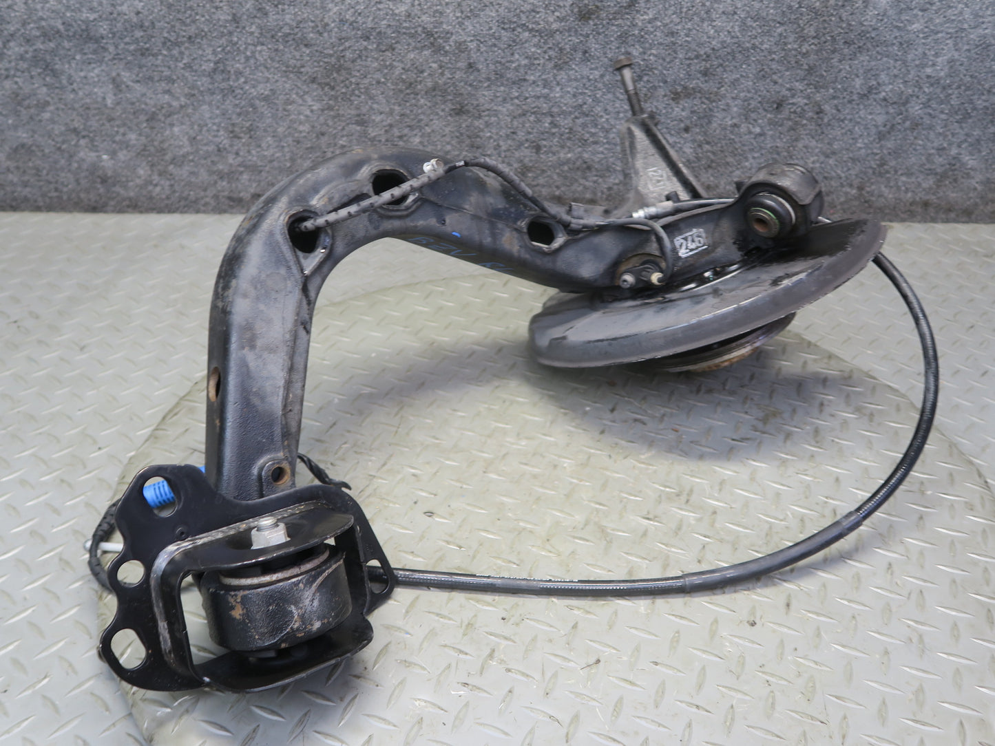 03-08 BMW E85 Z4 RWD Rear Left Spindle Knuckle Trailing Arm Hub Bearing 66K OEM