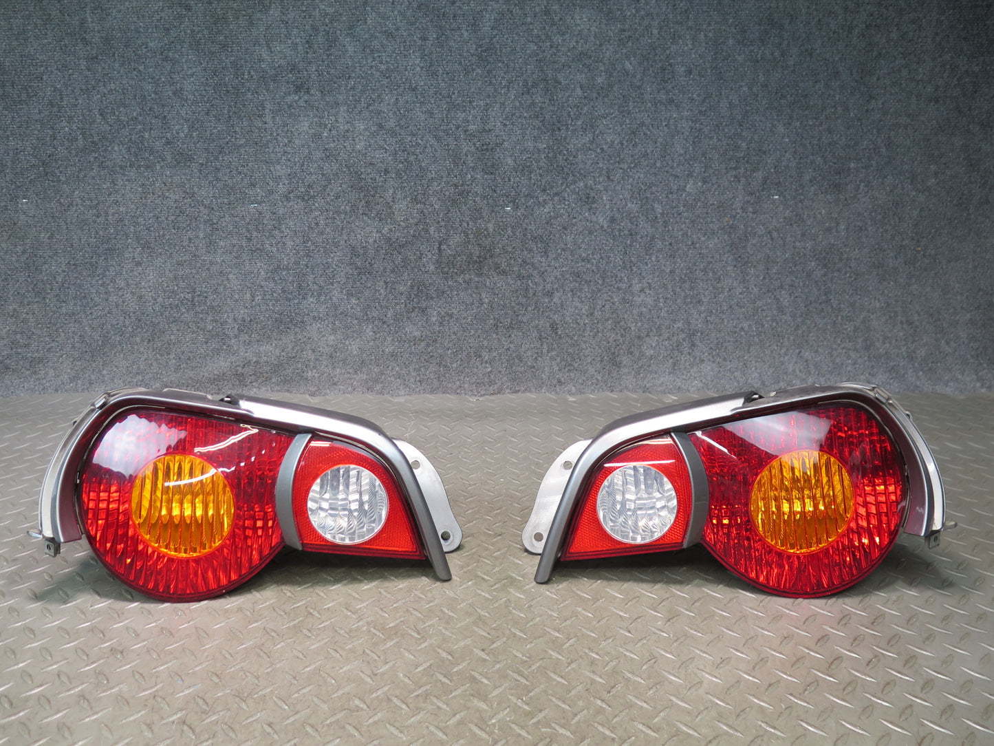 03-05 BMW E85 Z4 Rear Left & Right Tail Light Lamp w Molding Set 66K Miles OEM