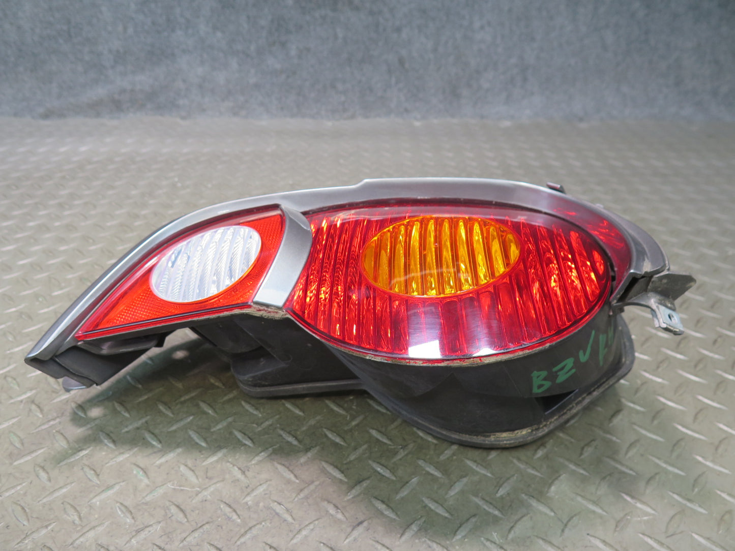 03-05 BMW E85 Z4 Rear Left & Right Tail Light Lamp w Molding Set 66K Miles OEM