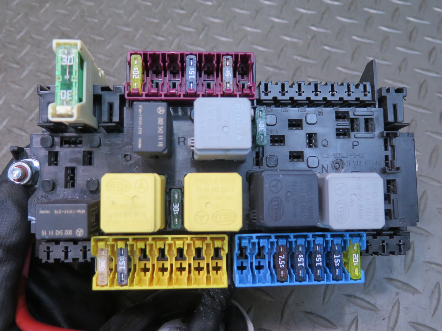 12-15 Mercedes W166 Ml-class Fuse Relay Box Module 1669063801 OEM