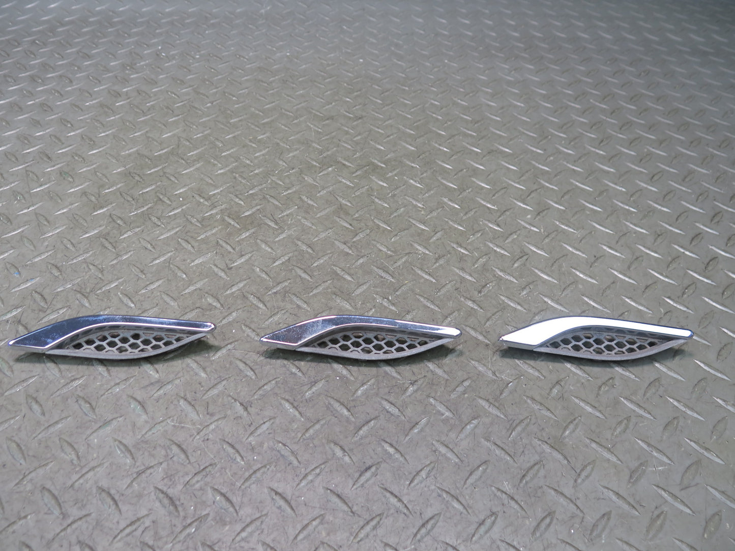 2014-2019 Maserati Ghibli M157 Front Right Fender Air Vent Trim Grille Set of 3