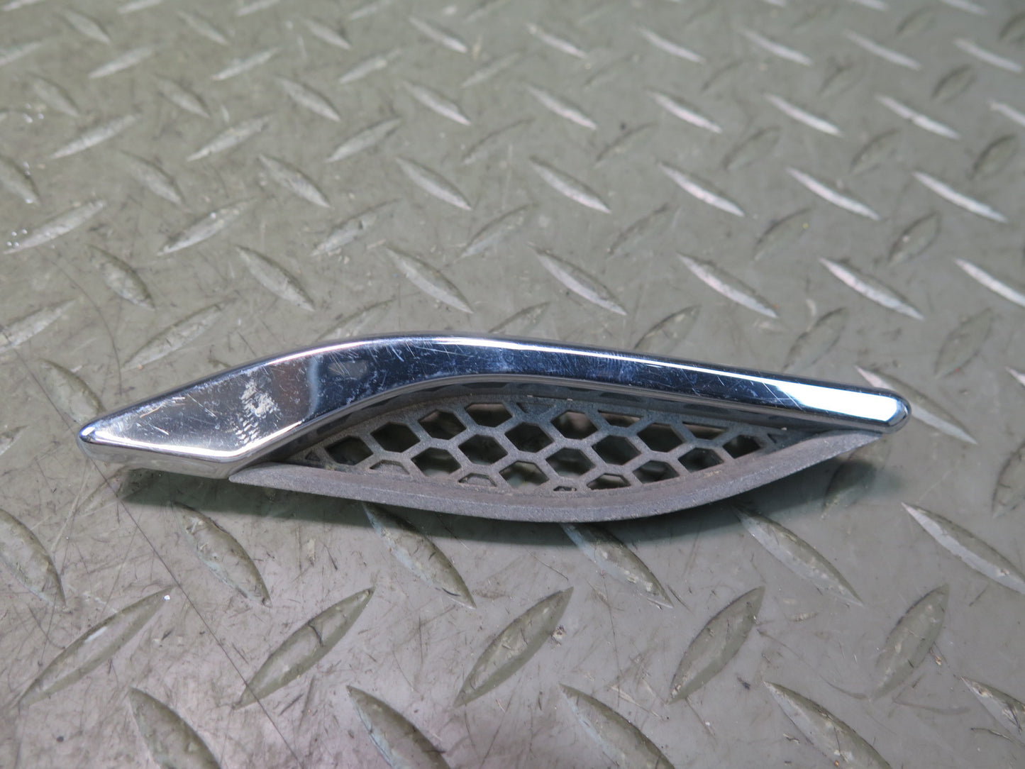 2014-2019 Maserati Ghibli M157 Front Right Fender Air Vent Trim Grille Set of 3