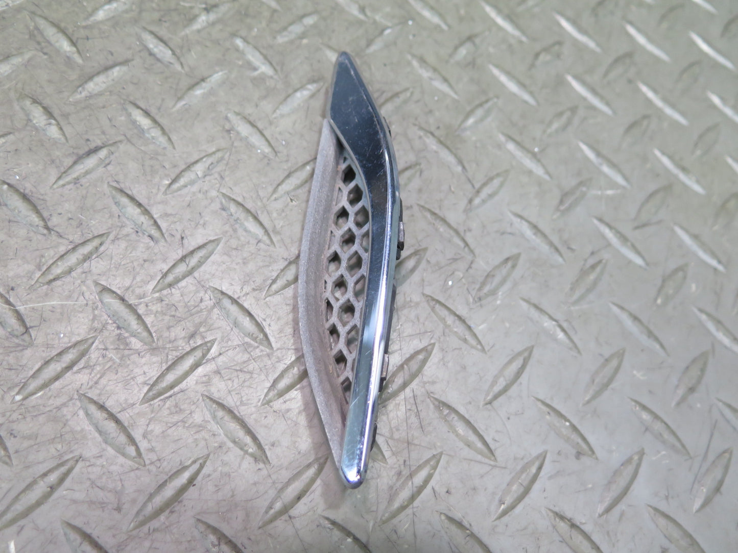2014-2019 Maserati Ghibli M157 Front Right Fender Air Vent Trim Grille Set of 3