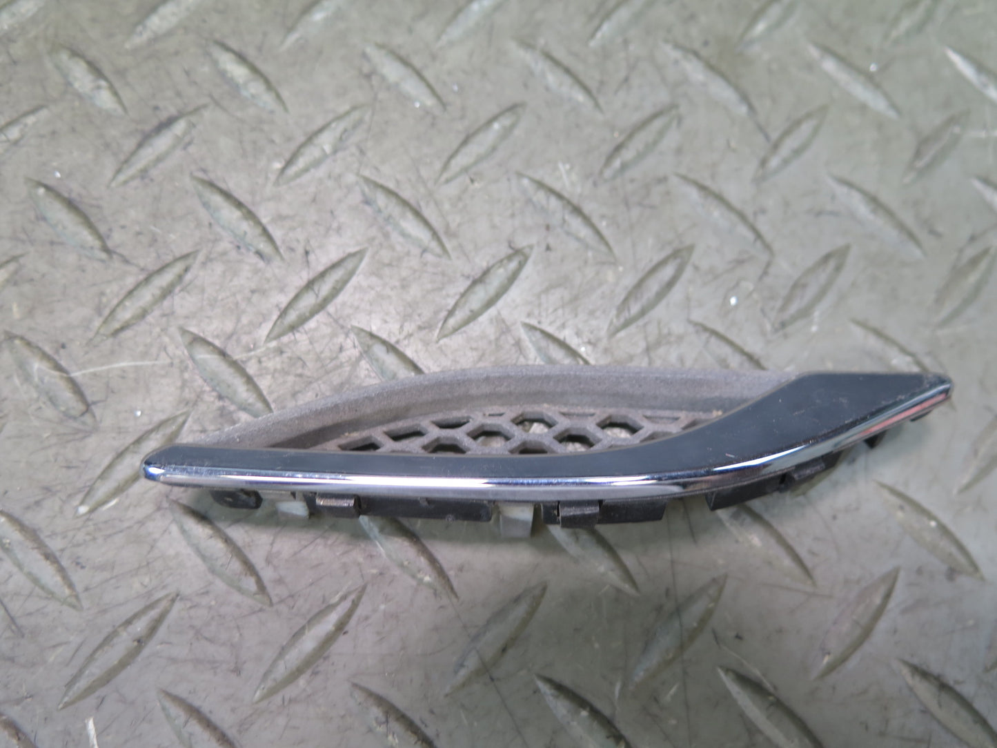 2014-2019 Maserati Ghibli M157 Front Right Fender Air Vent Trim Grille Set of 3