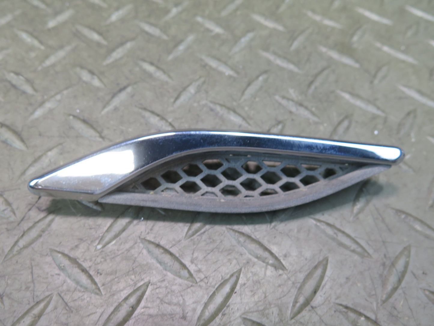 2014-2019 Maserati Ghibli M157 Front Right Fender Air Vent Trim Grille Set of 3