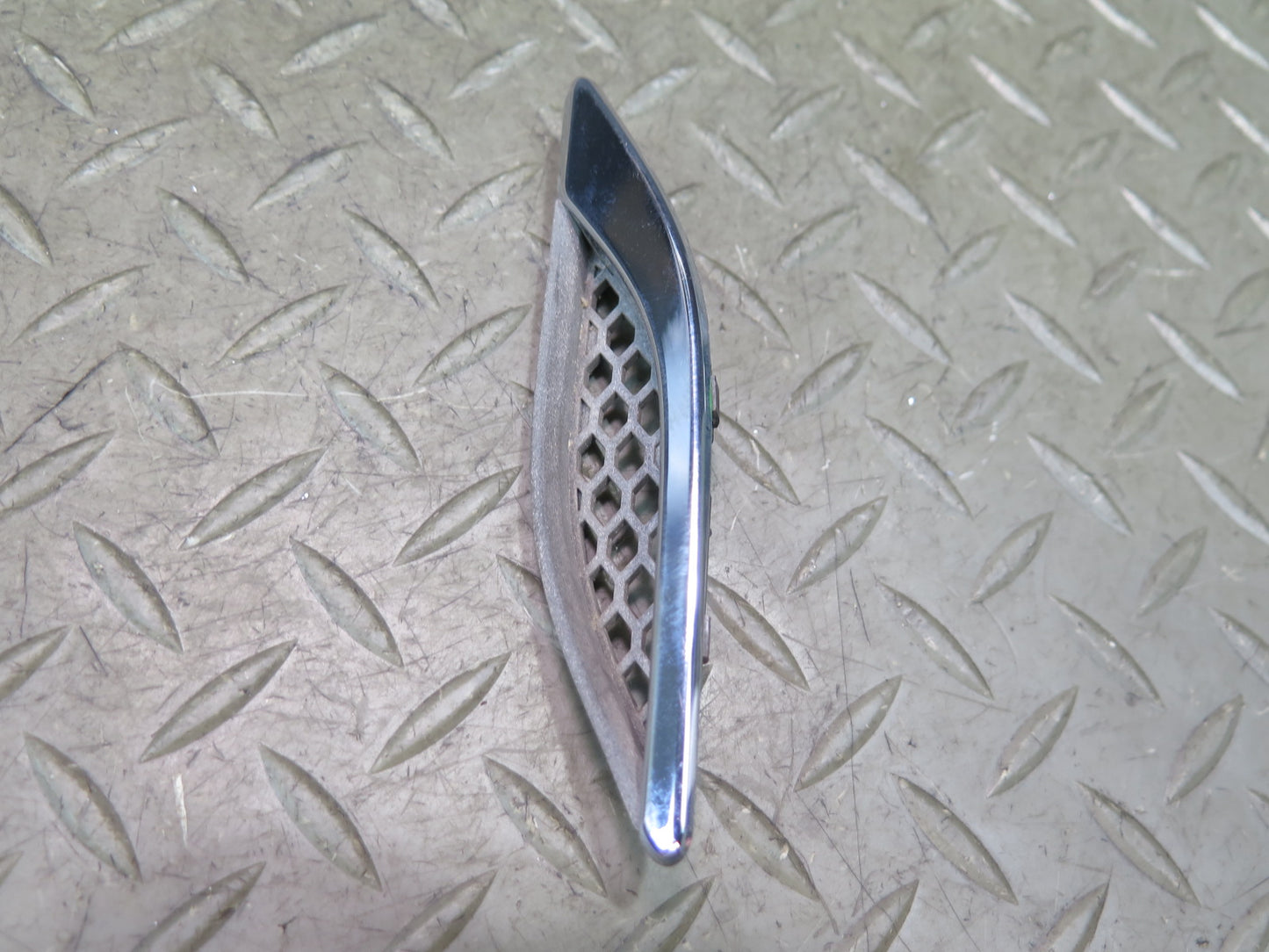 2014-2019 Maserati Ghibli M157 Front Right Fender Air Vent Trim Grille Set of 3